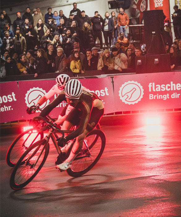 Crit Racing – Full Gas, Precision, and No Room for Mistakes